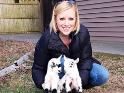 Ini Leanne, Wanita yang Tinggalkan Karier Mapan Demi Urus Bayi Kambing