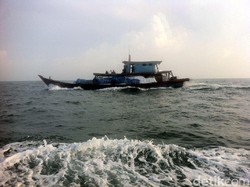 Bea Cukai Gagalkan Penyelundupan 30 Ton Pakaian Bekas di Perairan Sumut