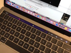Pac-Man & Lemmings Beraksi di Touch Bar MacBook Pro