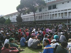 Antrian Tak Tertib, Penjualan Tiket Timnas Disetop