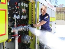 Australia Dorong Perempuan Jadi Pemadam Kebakaran