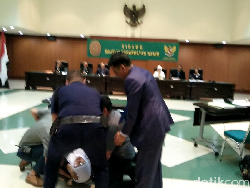 Diberhentikan karena Terbukti Selingkuh, Eks KPA Padang Panjang Pingsan