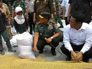 Dikawal Pangdam, Mentan Kunjungi Rumah Penggilingan Padi di Poso