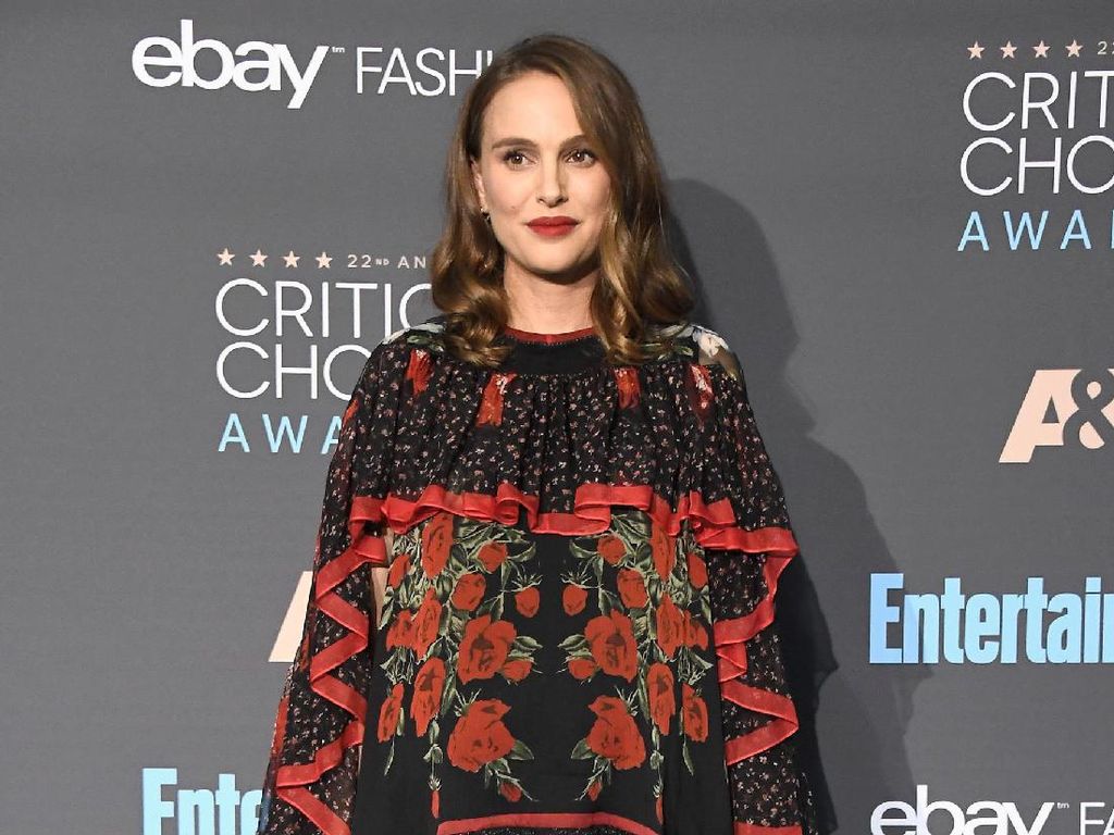 Tampilan Kostum Jane Foster dalam Film Terbaru Thor Bocor di Media Sosial Tampilan Kostum Jane Foster dalam Film Terbaru Thor Bocor di Media Sosial