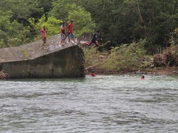 Menyegarkan Diri di Krueng Sarah, Aceh Besar