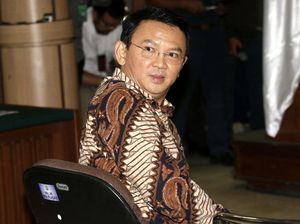 Ahok Lelang Koleksi Batik Persidangannya, Harga Awal Rp 54 Saja Ahok Lelang Koleksi Batik Persidangannya, Harga Awal Rp 54 Saja