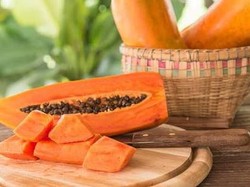 Sebaiknya Sering Berikan Pepaya pada si Kecil Agar Terhindar dari Masalah BAB