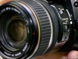 Berfoto Bugil di Kantor, PNS Wanita Belgia Diskors