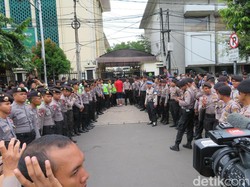 Polisi Sudah Siaga di Jalan Gajah Mada untuk Kawal Sidang Ahok