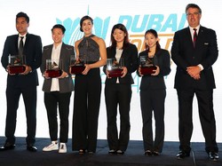 Debby Kenakan Mini Dress, Tontowi Rapi Berdasi