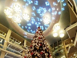 Pertunjukan Boneka Marionette Semarakkan Natal di Mal Taman Anggrek