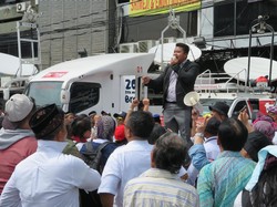 Sebelum Bubar, Massa di Depan Pengadilan Doakan Majelis Hakim Sidang Ahok