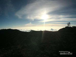 Pendaki Terjatuh di Jurang Gunung Slamet Luka di Kepala dan Wajah Pendaki Terjatuh di Jurang Gunung Slamet Luka di Kepala dan Wajah