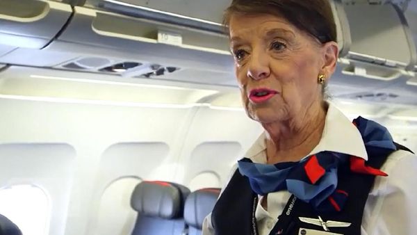 Foto: Pramugari Tertua di Dunia