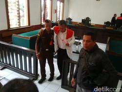 Dituntut 8 Tahun Penjara karena Bakar Kejati Jabar, Deddy Sugarda Teriak-teriak