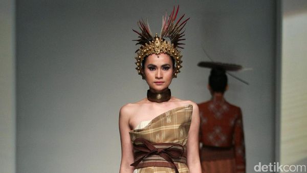 Foto: Koleksi Denny Wirawan di IPMI Trend Show 2017
