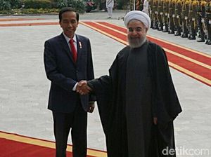 Ke Iran, Jokowi Disambut Presiden Hassan Rouhani