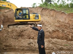 Tinjau Wisata Gunung Parang, Bupati Dedi Semprot 2 Kepala Desa