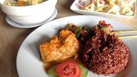 Menikmati Nasi Bali Komplet hingga Mie Godok Jawa Buatan Kantin