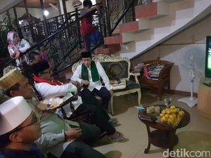 Gaya Akrab Rano-Embay Nonton Final Timnas Indonesia