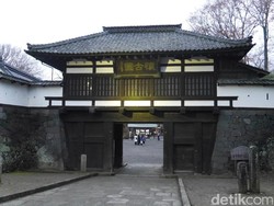 Rahasia Lubang Segitiga di Gerbang Kastil Jepang