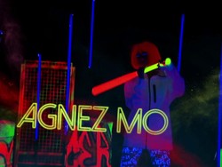 Agnez MO Tampil Misterius Glow in the Dark di Transmedia 15 You