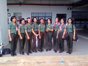 Prajurit-Prajurit Cantik Turut Amankan Laga Indonesia vs Thailand