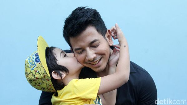 Putra Fairuz Lengket Banget sama Sonny Septian