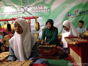 Wali Kota Risma Ternyata Lihai Memainkan Gamelan