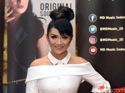 Hari Ibu 2016, Krisdayanti Kirim Mawar Pink untuk Sang Bunda