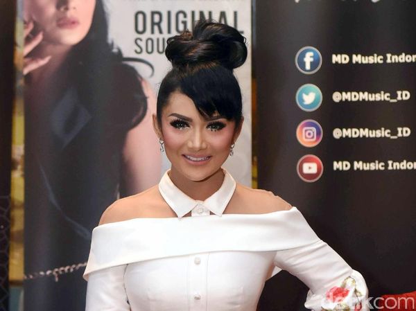 Krisdayanti Tetap Cantik di Usia 41 Tahun