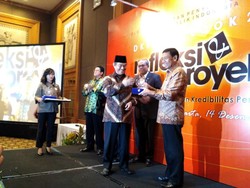 Ungkit Jaket Bomber dan Payung Biru Jokowi, Wiranto: Pemimpin Jadi Panutan