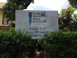 Kasus Sri Bintang, Polisi Geledah Pusat Dokumentasi Politik Guntur 49