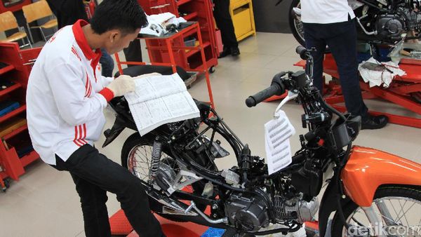 Mekanik AHM Siap Oprek Honda Wave RSX 110 Fi
