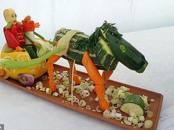 Sayuran Juga Bisa Dirangkai Jadi Bentuk Pangeran William dan Santa Claus yang Menarik