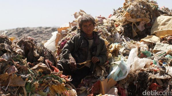 Miris, Gunungan Sampah di Yaman Tambah Kesengsaraan Perang