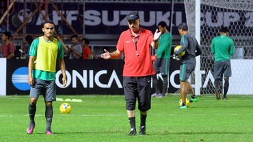Strategi Riedl Menjaga Stamina Pemain Akan Jadi Kunci Indonesia di Leg Kedua Strategi Riedl Menjaga Stamina Pemain Akan Jadi Kunci Indonesia di Leg Kedua