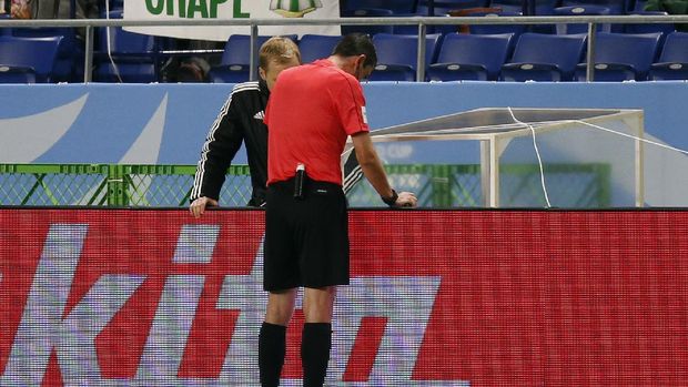 Tendangan Penalti Jadi Hasil Pertama Penggunaan <I>Video Replay</I>