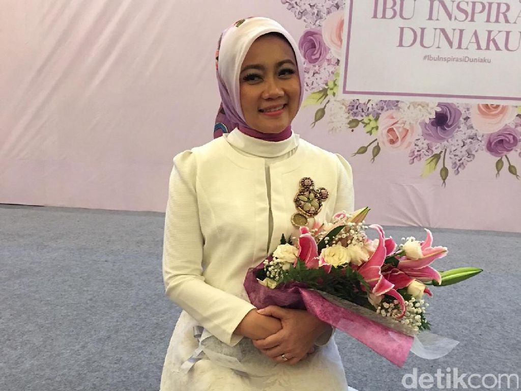 Istri Ridwan Kamil Senggol Pidi Baiq soal Milea Asli di Acara Nobar Istri Ridwan Kamil Senggol Pidi Baiq soal Milea Asli di Acara Nobar