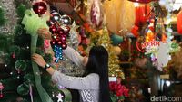 H-10, Pernak-pernik Natal Ramai Dicari