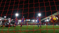 MU unggul lebih dulu di penghujung babak pertama lewat Paul Pogba. Reuters/Stefan Wermuth.