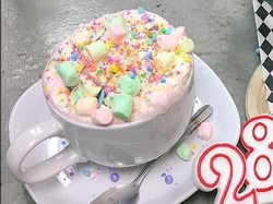 Hot Chocolate Warna-warni Unicorn yang Cantik Ini Sedang Digemari