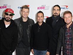 Tempat Manggung Diserang Badai, Backstreet Boys Batal Konser