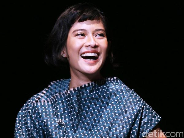 Awas Meleleh! Dian Sastrowardoyo Tampil Beda
