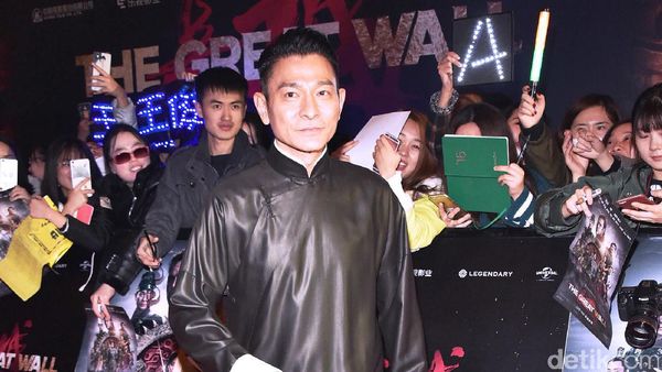 Aksi Para Bintang Film The Great Wall di Red Carpet