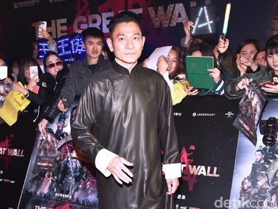 Aksi Para Bintang Film The Great Wall di Red Carpet