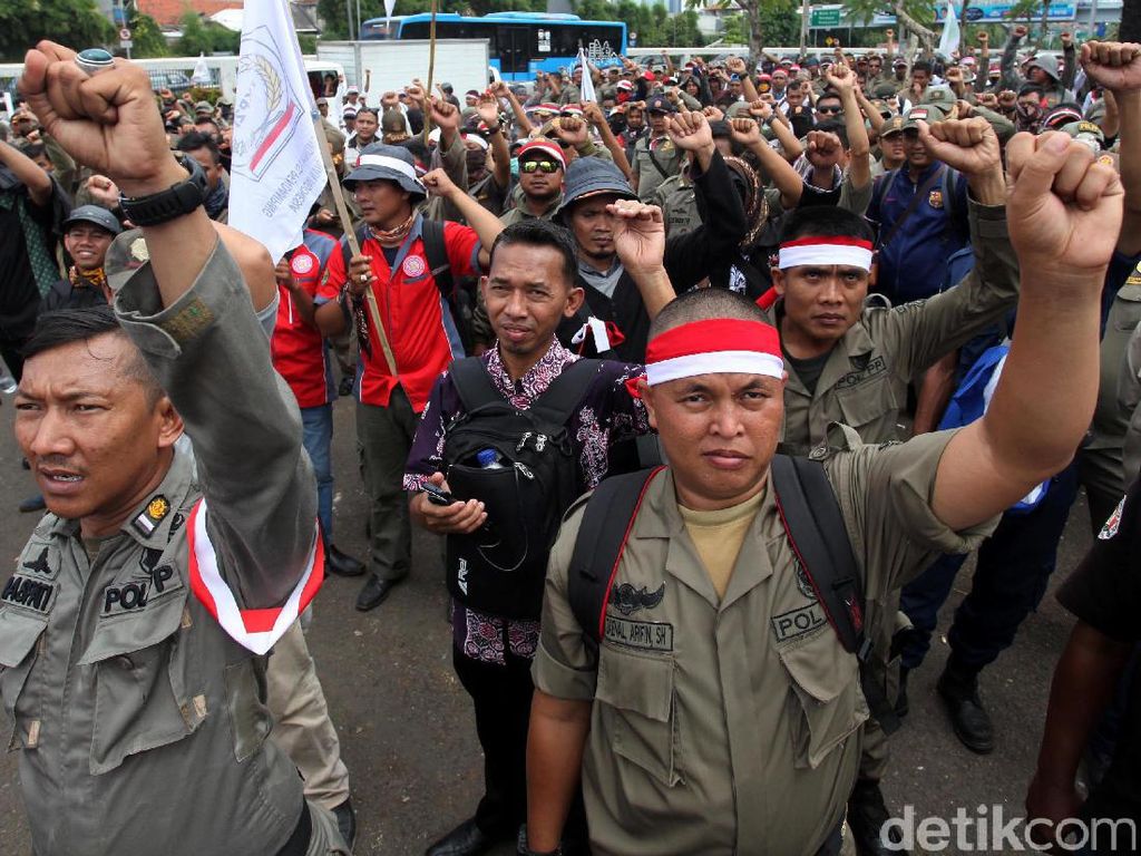 Pengakuan Pegawai Honorer: Tiap Tahun Dapat THR Pengakuan Pegawai Honorer: Tiap Tahun Dapat THR