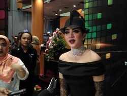 Tampil Edgy Style, Syahrini Tetap Merasa Kegemukan