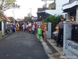 Suasana Lokasi Penangkapan Wanita di Tasik yang Diduga Terlibat Bom Panci