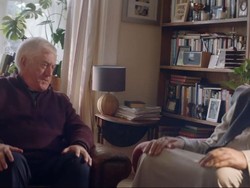 Iklan Toko Online yang Tampilkan Imam dan Pendeta Tukar Hadiah Banjir Pujian